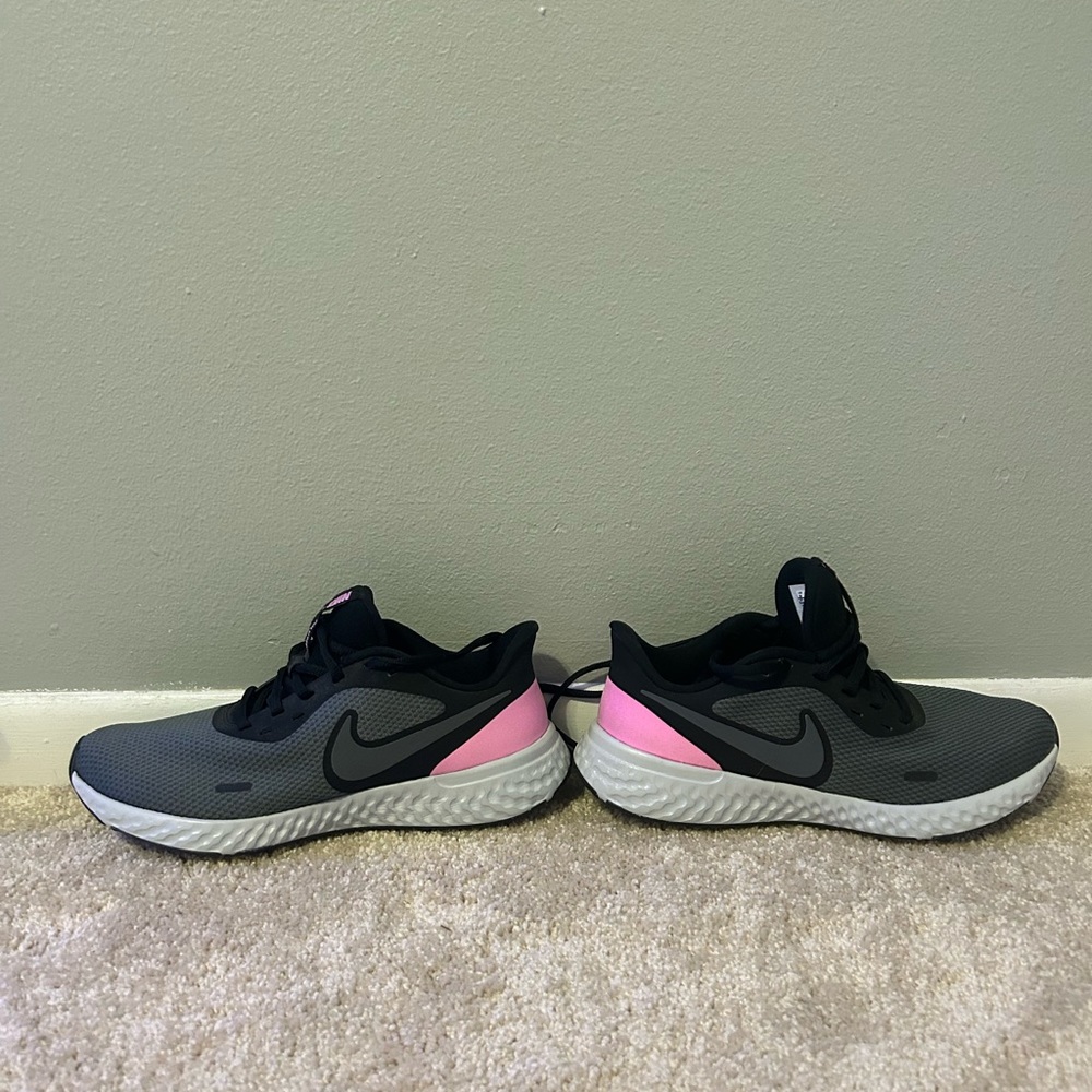 Women’s Nike Tennis Shoes